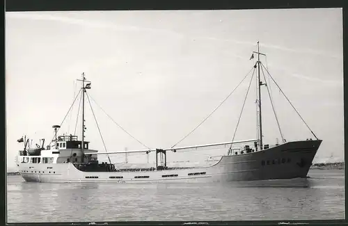 Fotografie Frachtschiff Helios auf See