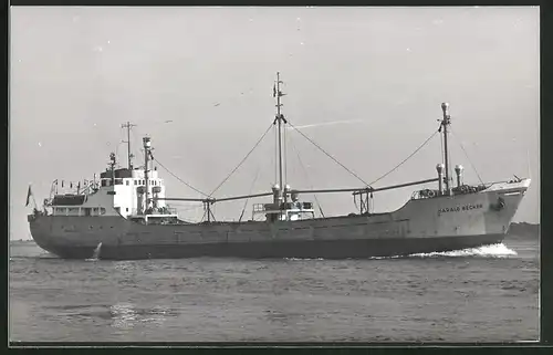 Fotografie Frachtschiff Harald Becker in voller Fahrt