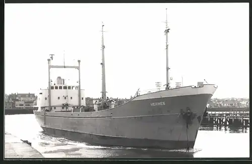 Fotografie Frachtschiff Hermes vor Anker