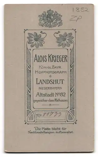 Fotografie Alois Krieger, Landshut /Niederbayern, Altstadt 82, Portrait junger Herr im Anzug mit Krawatte