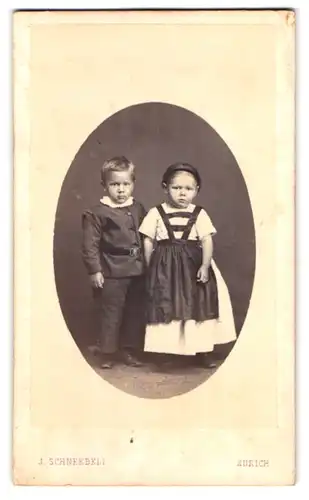 Fotografie J. Schneebeli, Zürich, Storchengasse, Portrait Kinderpaar in hübscher Kleidung