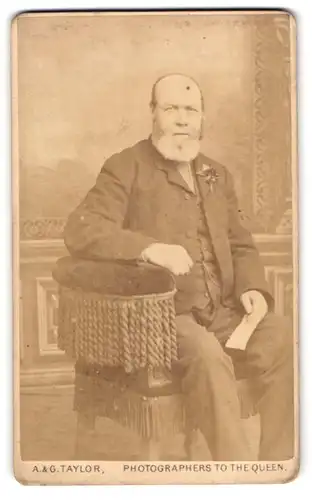 Fotografie A. & G. Taylor, Birmingham, 1, New Street, Portrait älterer Herr in Anzugjacke mit Bart