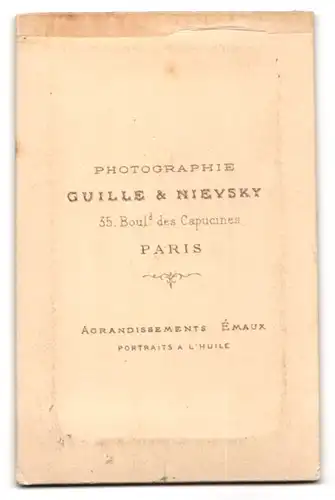 Fotografie Guille & Nievsky, Paris, 35, Boulevard des Capucines, Portrait junger Herr im Mantel mit Bart