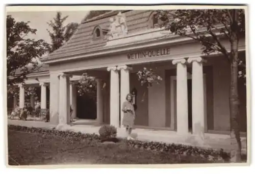 2 Fotografien 1.WK, Ansicht Bad Brambach i. V., Wettin-Quelle, Infanteristen beim Kriegsausmarsch