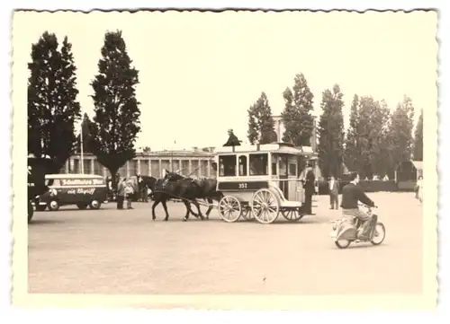 3 Fotografien Pferdekutsche der Berliner-Omnibus AG, Wagen Nr. 357 Hallesches Tor nach Chausseestr.