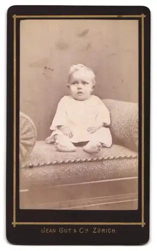 Fotografie Jean Gut & Cie., Zürich, obere Zaune, Zwege neben einer Plattenkamera betrachten Fotografie