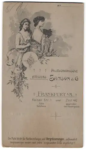 Fotografie Samson & Co., Frankfurt a. M., Kaiser Str. 1, zwei junge Frauen mit einer Plattenkamera