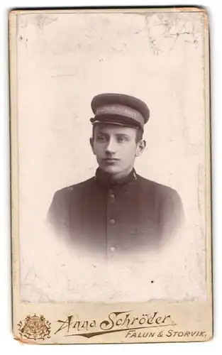 Fotografie Anna Schröder, Falun, Slagg-gatan 12, Portrait junger Mann in Uniform der Heilsarmee, Frälsningsarmen