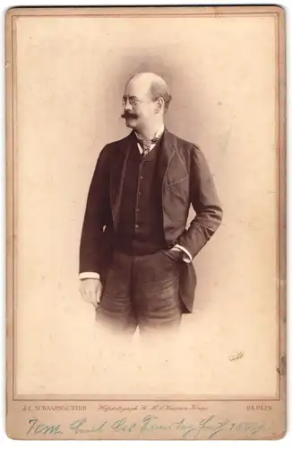 Fotografie J. C. Schaarwächter, Berlin, Portrait Wilhelm von Bismarck, Politiker und Sohn Otto von Bismarck`s