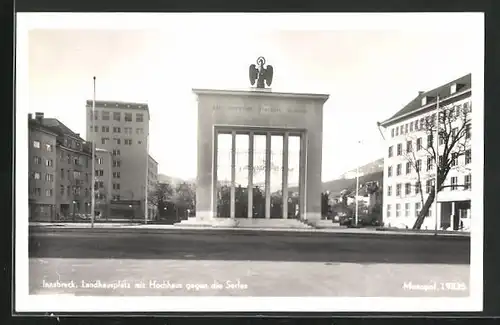 AK Innsbruck, Landhausplatz mit Hochhaus gegen die Serles