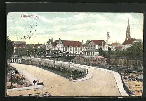 AK Offenburg, Teilansicht mit Strassenpartie und Brücke