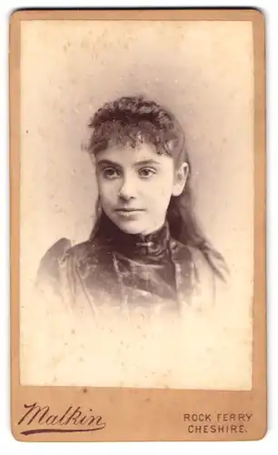 Fotografie Albert C. Malkin, Rock Ferry /Cheshire, Portrait junges Mädchen mit langen Haaren
