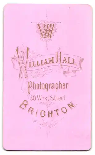 Fotografie William Hall, Brighton, 80, West Street, Portrait junge Dame mit Pelz und Handschuhen