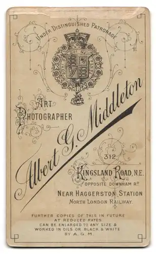 Fotografie A. G. Middleton, London-NE, Kingsland Road, Portrait junger Herr im Anzug mit Krawatte