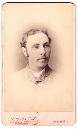 Fotografie W. W. Winter, Derby, Midland Road, Portrait junger Herr mit Oberlippenbart