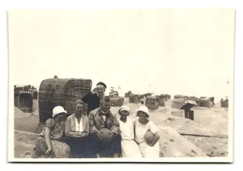 6 Fotografien unbekannter Fotograf, Ansicht Warnemünde, Strandbad mit Hotel & Leuchtturm, Bademode & Schiffsfahrt 1925