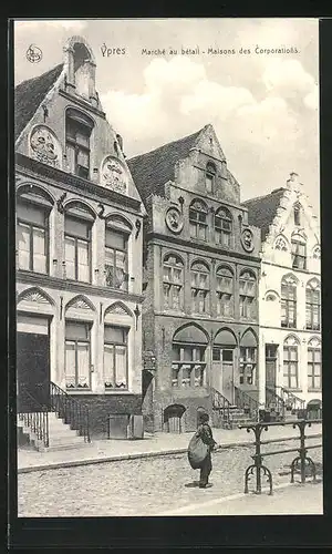 AK Ypres, Marché au bètail - Maisons des Corporations