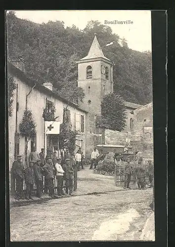 AK Bouillonville, Soldaten in Uniform in Strassenpartie