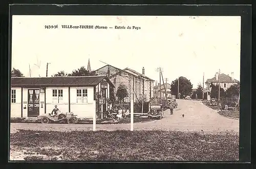 AK Ville-sur-Tourbe /Marne, Entrée du Pays, Strassenpartie, Gasthof, Automobile