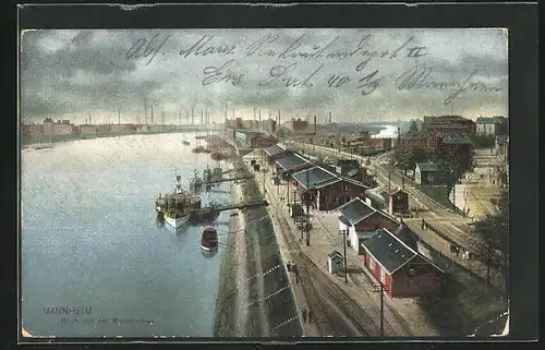 AK Mannheim, Blick von der Rheinbrücke auf Anlegestelle mit Booten