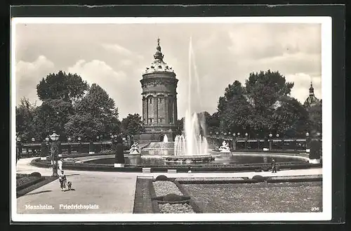 AK Mannheim, Blick auf den Friedrichsplatz mit Brunnen