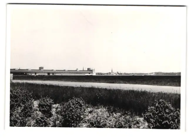 38 Fotografien unbekannter Fotograf, Ansicht Berlin-Tempelhof, Flughafen, Tag der offenen Tür, US-Air Force Flugzeuge 12