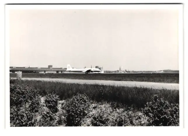 38 Fotografien unbekannter Fotograf, Ansicht Berlin-Tempelhof, Flughafen, Tag der offenen Tür, US-Air Force Flugzeuge 13