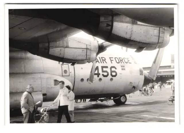 38 Fotografien unbekannter Fotograf, Ansicht Berlin-Tempelhof, Flughafen, Tag der offenen Tür, US-Air Force Flugzeuge 15