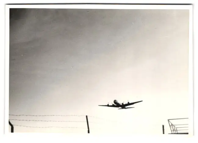 38 Fotografien unbekannter Fotograf, Ansicht Berlin-Tempelhof, Flughafen, Tag der offenen Tür, US-Air Force Flugzeuge 24