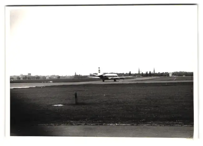 38 Fotografien unbekannter Fotograf, Ansicht Berlin-Tempelhof, Flughafen, Tag der offenen Tür, US-Air Force Flugzeuge 26