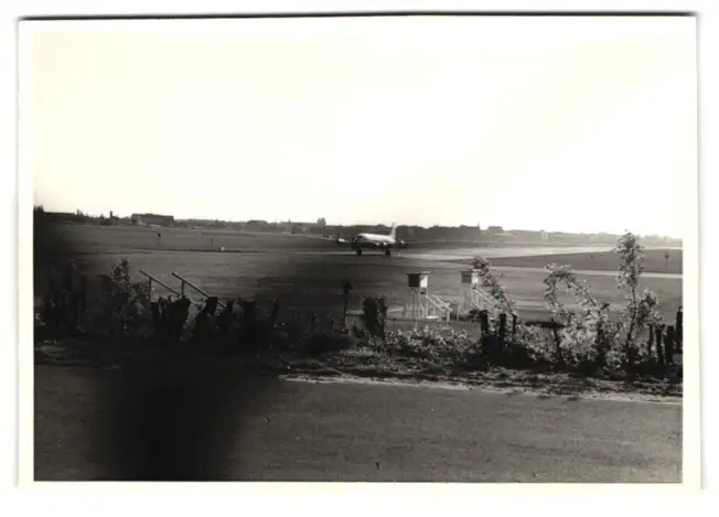 38 Fotografien unbekannter Fotograf, Ansicht Berlin-Tempelhof, Flughafen, Tag der offenen Tür, US-Air Force Flugzeuge 30