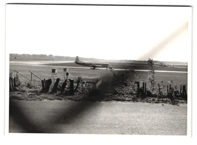 38 Fotografien unbekannter Fotograf, Ansicht Berlin-Tempelhof, Flughafen, Tag der offenen Tür, US-Air Force Flugzeuge 32
