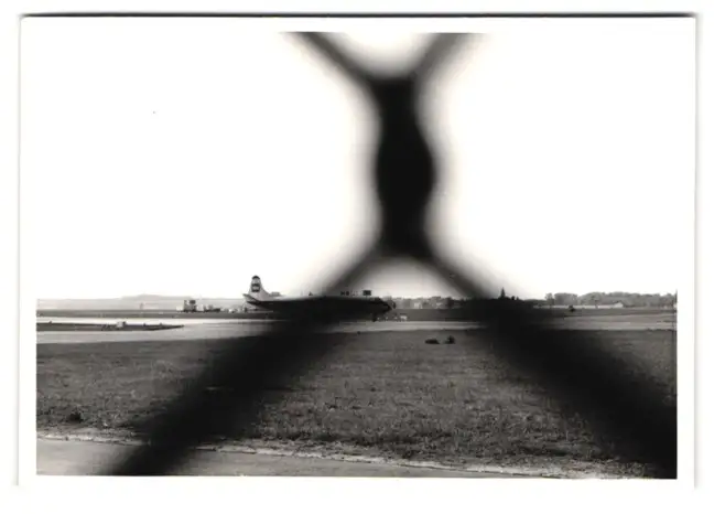 38 Fotografien unbekannter Fotograf, Ansicht Berlin-Tempelhof, Flughafen, Tag der offenen Tür, US-Air Force Flugzeuge 33