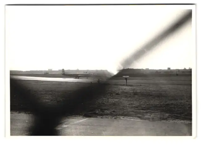 38 Fotografien unbekannter Fotograf, Ansicht Berlin-Tempelhof, Flughafen, Tag der offenen Tür, US-Air Force Flugzeuge 38
