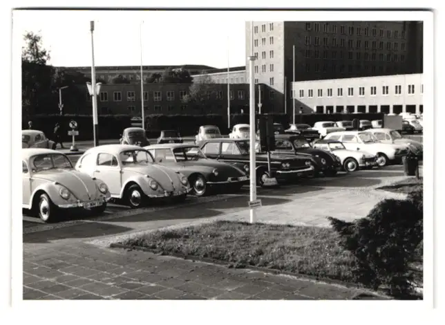 38 Fotografien unbekannter Fotograf, Ansicht Berlin-Tempelhof, Flughafen, Tag der offenen Tür, US-Air Force Flugzeuge 6