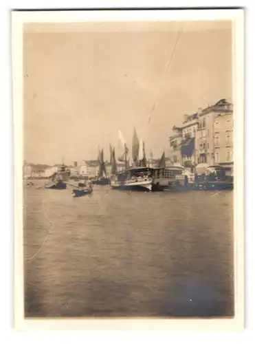 30 Fotografien unbekannter Fotograf, Ansicht Venedig - Lido di Venezia, Urlaubsreise, Bademode, Stadtansichten