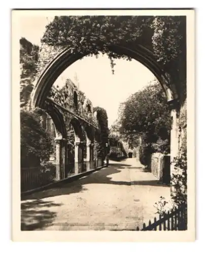 12 Fotografien Valentine's Snapshots, Ansicht Canterbury, War Memorial, Kathedrale Innen - und Aussenansichten