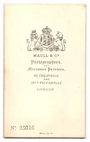 Fotografie Maull & Co., London, 62, Cheapside, Portrait älterer Herr in modischer Kleidung mit Bart