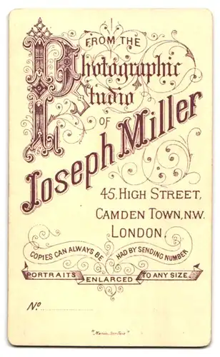 Fotografie Joseph Miller, London-NW, Camden Town, 45 High Street, Portrait junge Dame mit zurückgebundenem Haar