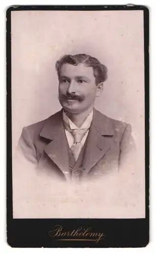 Fotografie Barthélemy, Nancy, 10, Rue Mazagran, Portrait elganter Herr mit Moustache