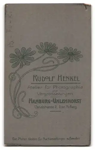 Fotografie Rudolf Henkel, Hamburg-Uhlenhorst, Canalstrasse 2 Ecke Hofweg, Portrait bürgerliches Paar mit kleinem Sohn