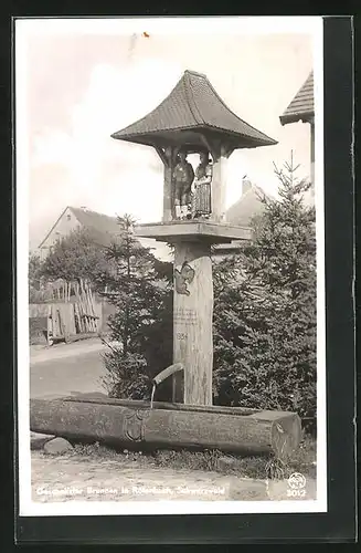 AK Rötenbach /Schwarzwald, Geschnitzter Brunnen