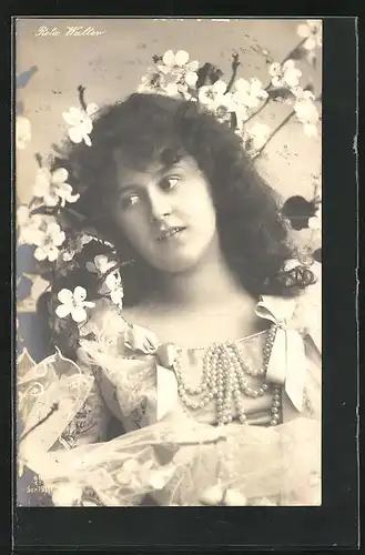 AK Opernsängerin Reta Walter im Kostüm einer Theaterrolle