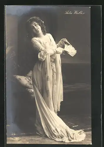 AK Opernsängerin Reta Walter im Kostüm einer Bühnenrolle