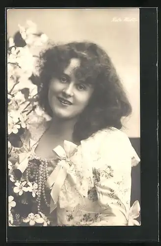 AK Opernsängerin Reta Walter im tollen Kostüm einer Theaterrolle