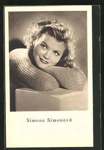 AK Schauspielerin Simone Simonovà den Kopf auf den Armen liegend
