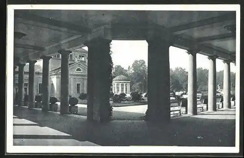 AK Franzensbad, Colonnade mit Blick auf die Franzensquelle