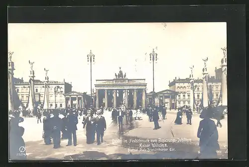 AK Berlin, Brandenburger Tor im Festschmuck zum Regierungs-Jubiläum
