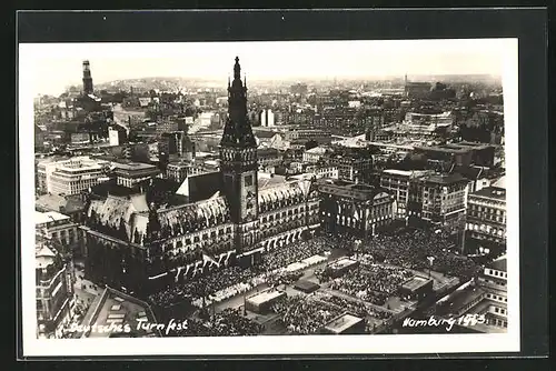 AK Hamburg, Deutsches Turnfest 1953, Blick auf das Rathaus und die Turner