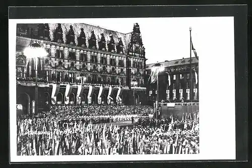 AK Hamburg, Deutsches Turnfest 1953, Sportler mit Fahnen vor dem Rathaus